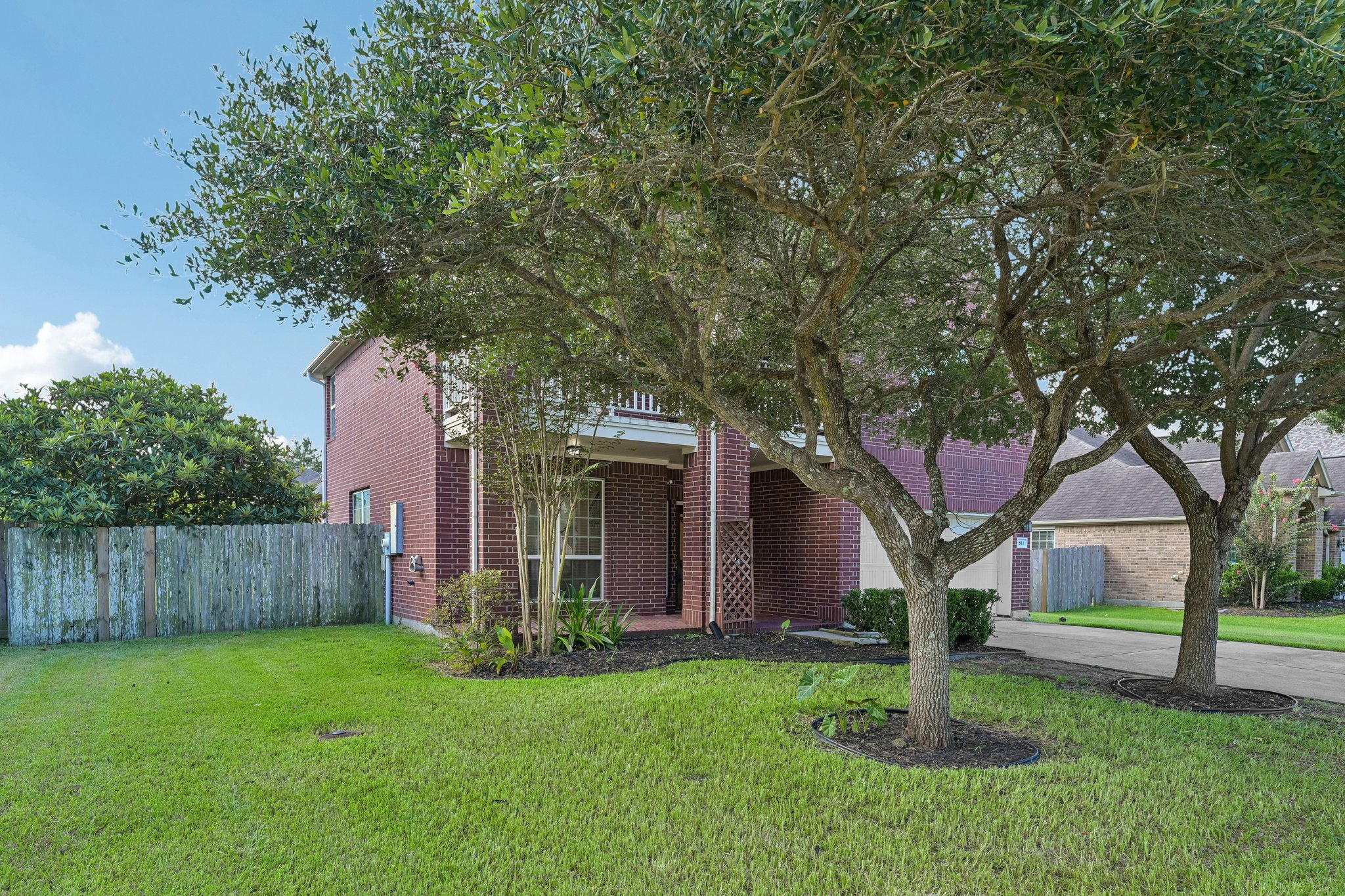 Arlington Pointe Dr-S1308-004.jpg