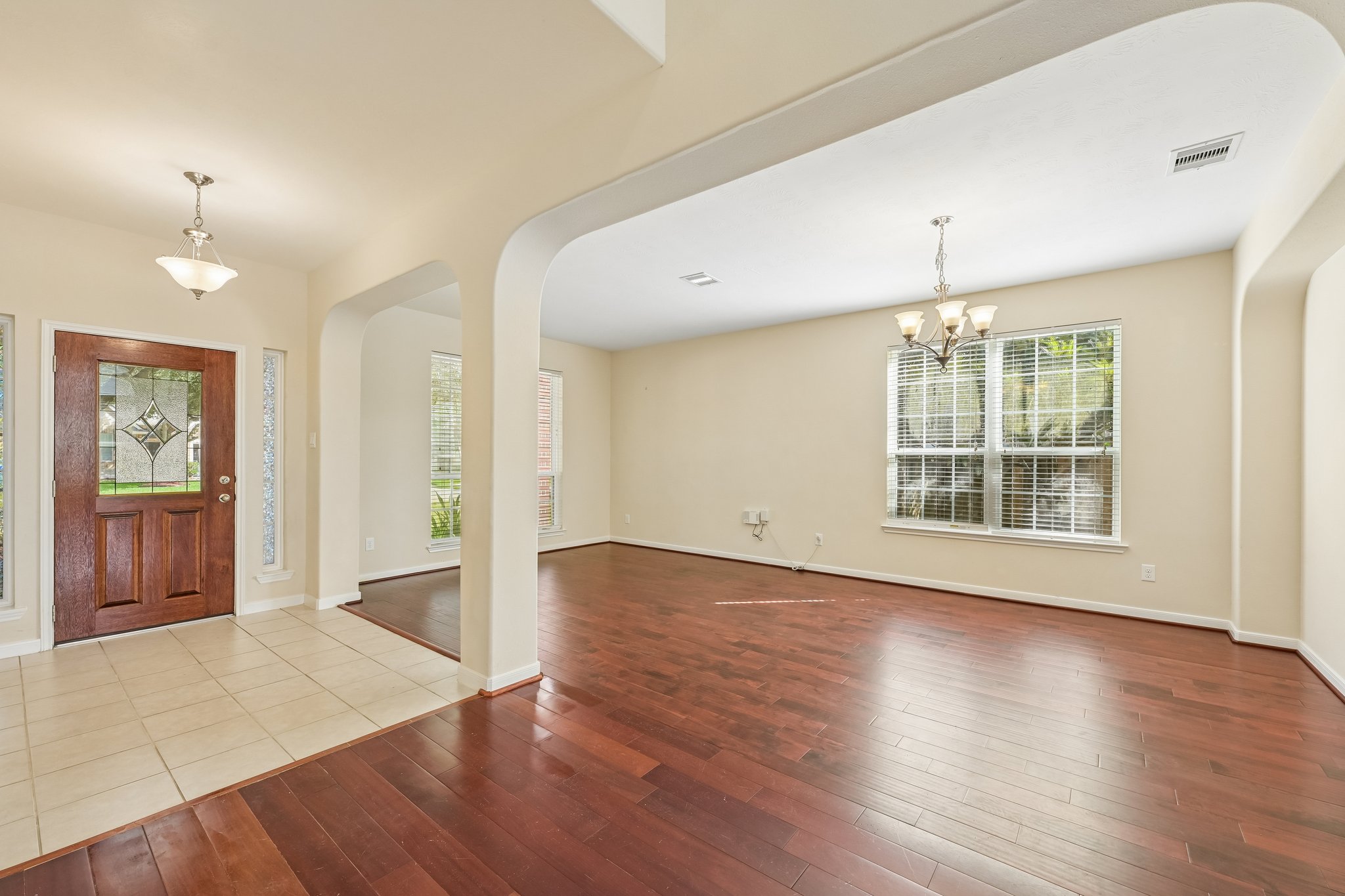 Arlington Pointe Dr-S1308-008.jpg
