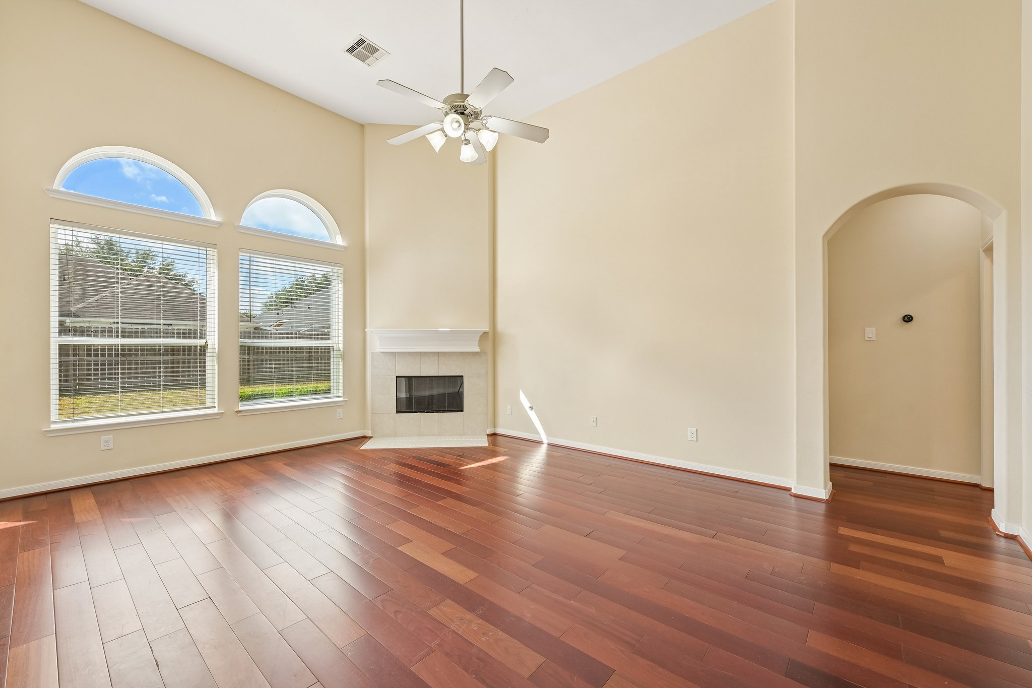 Arlington Pointe Dr-S1308-009.jpg