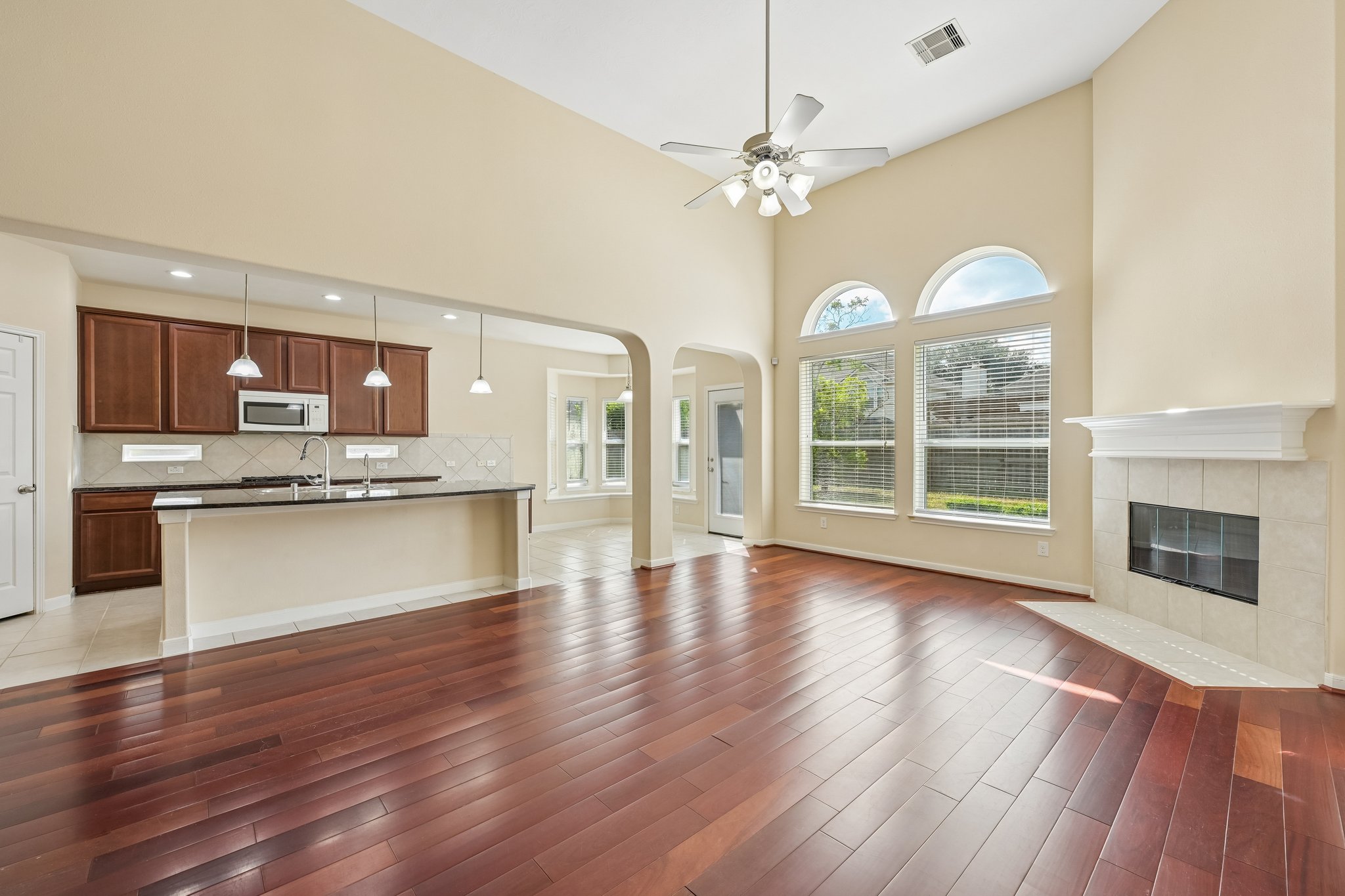 Arlington Pointe Dr-S1308-010.jpg