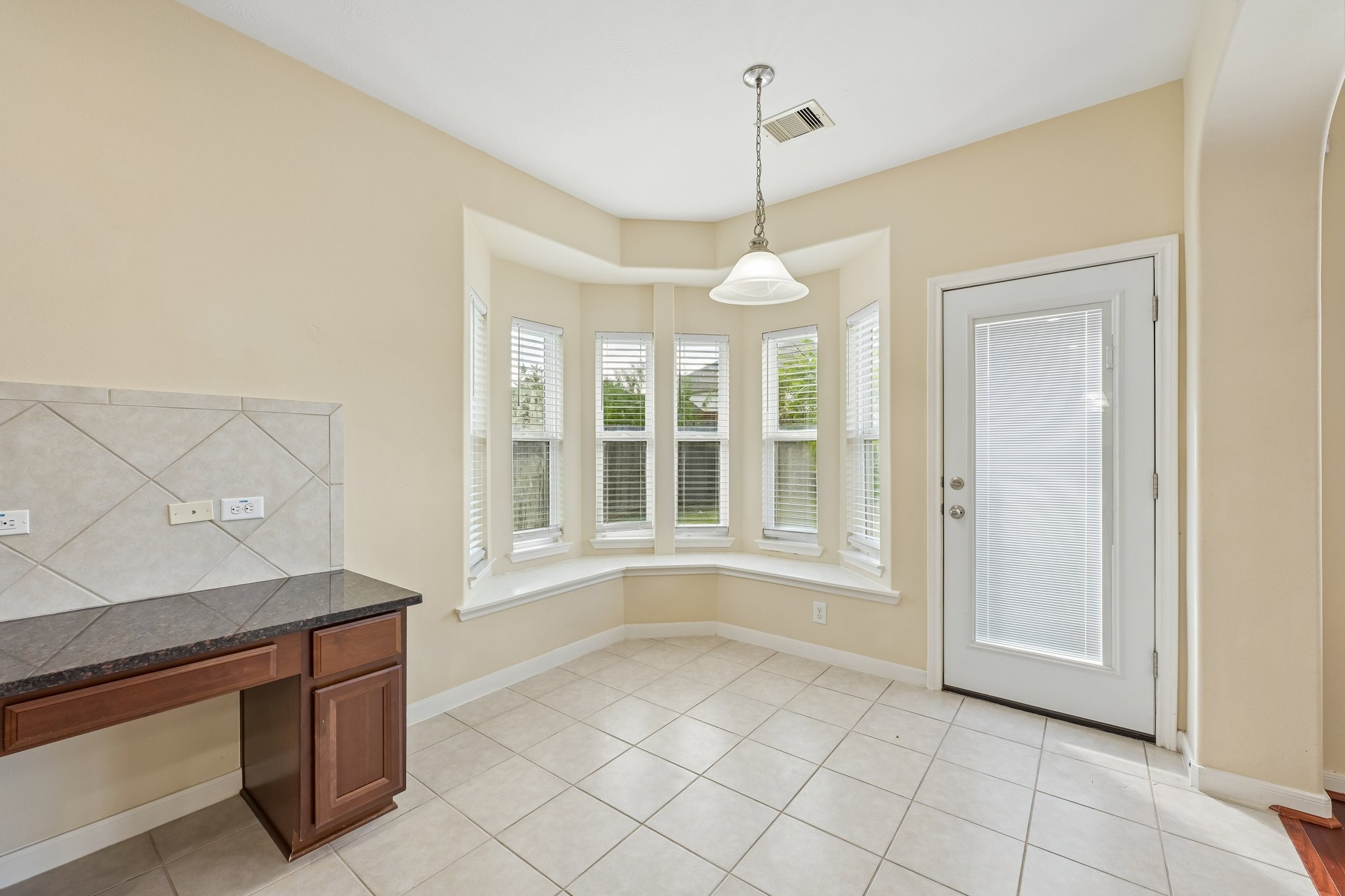 Arlington Pointe Dr-S1308-013.jpg
