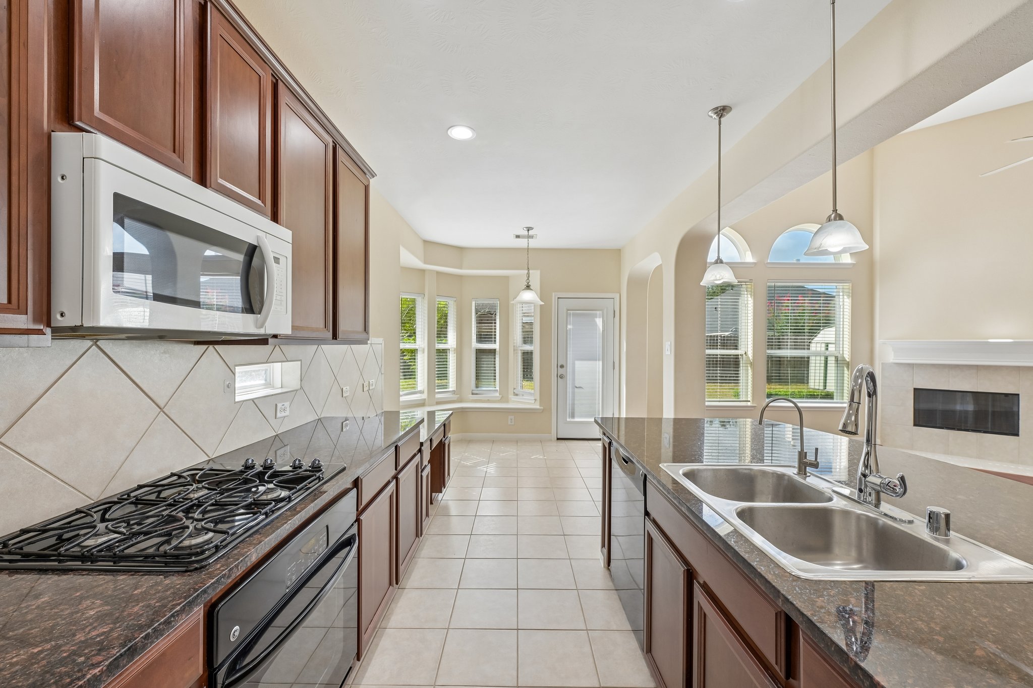 Arlington Pointe Dr-S1308-021.jpg