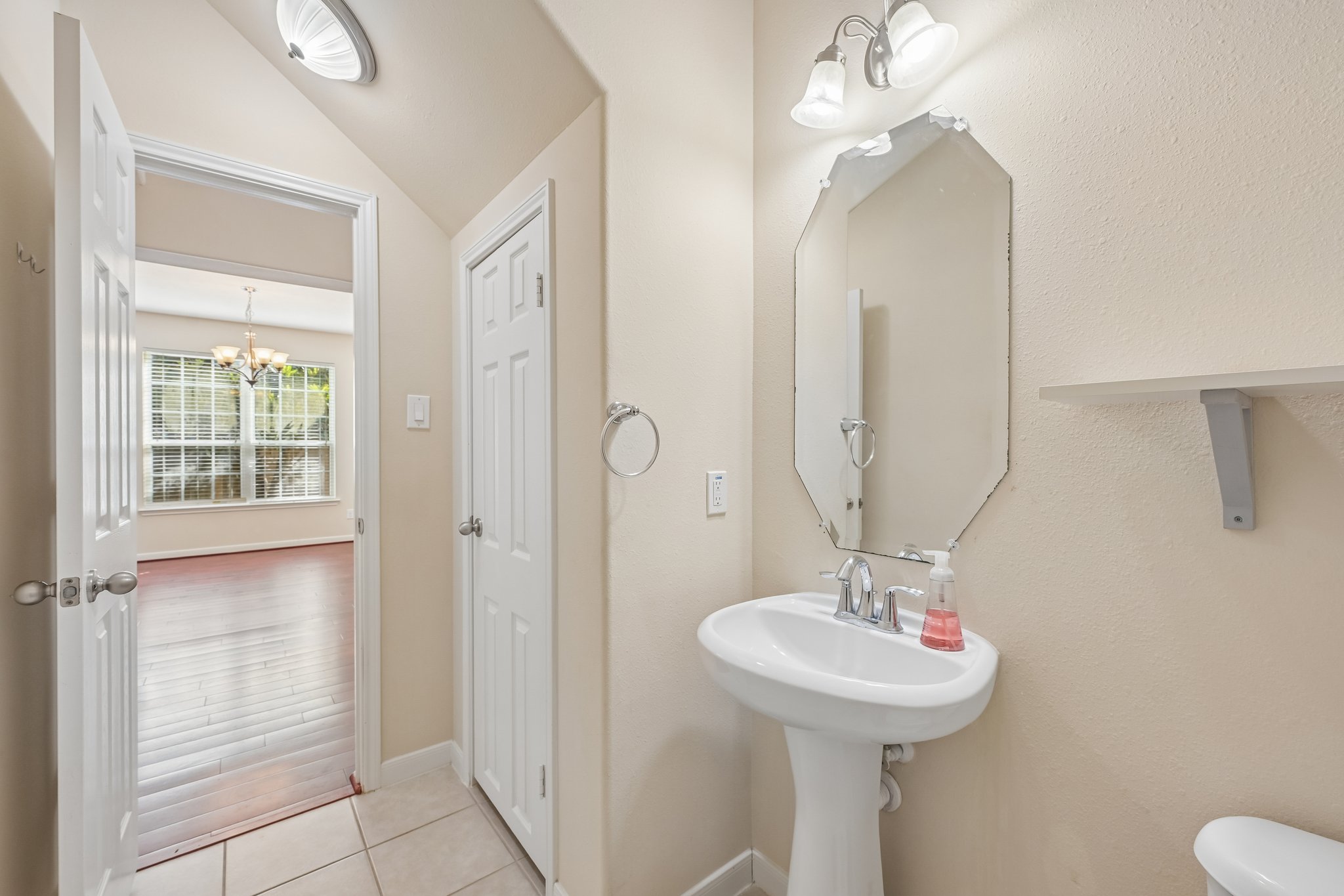 Arlington Pointe Dr-S1308-023.jpg
