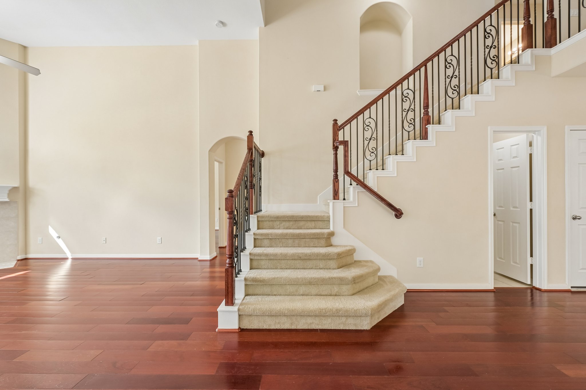 Arlington Pointe Dr-S1308-024.jpg