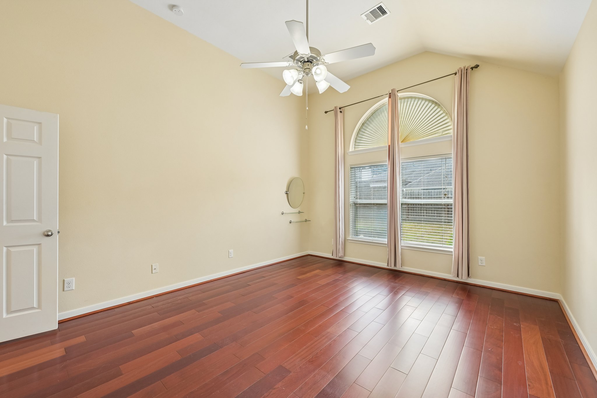 Arlington Pointe Dr-S1308-029.jpg