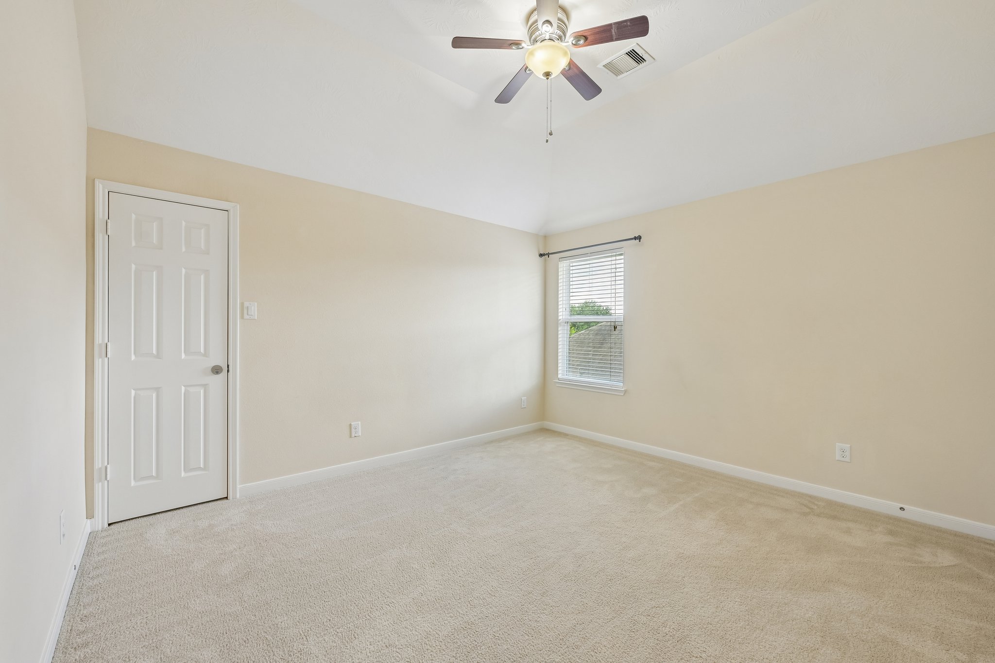 Arlington Pointe Dr-S1308-036.jpg