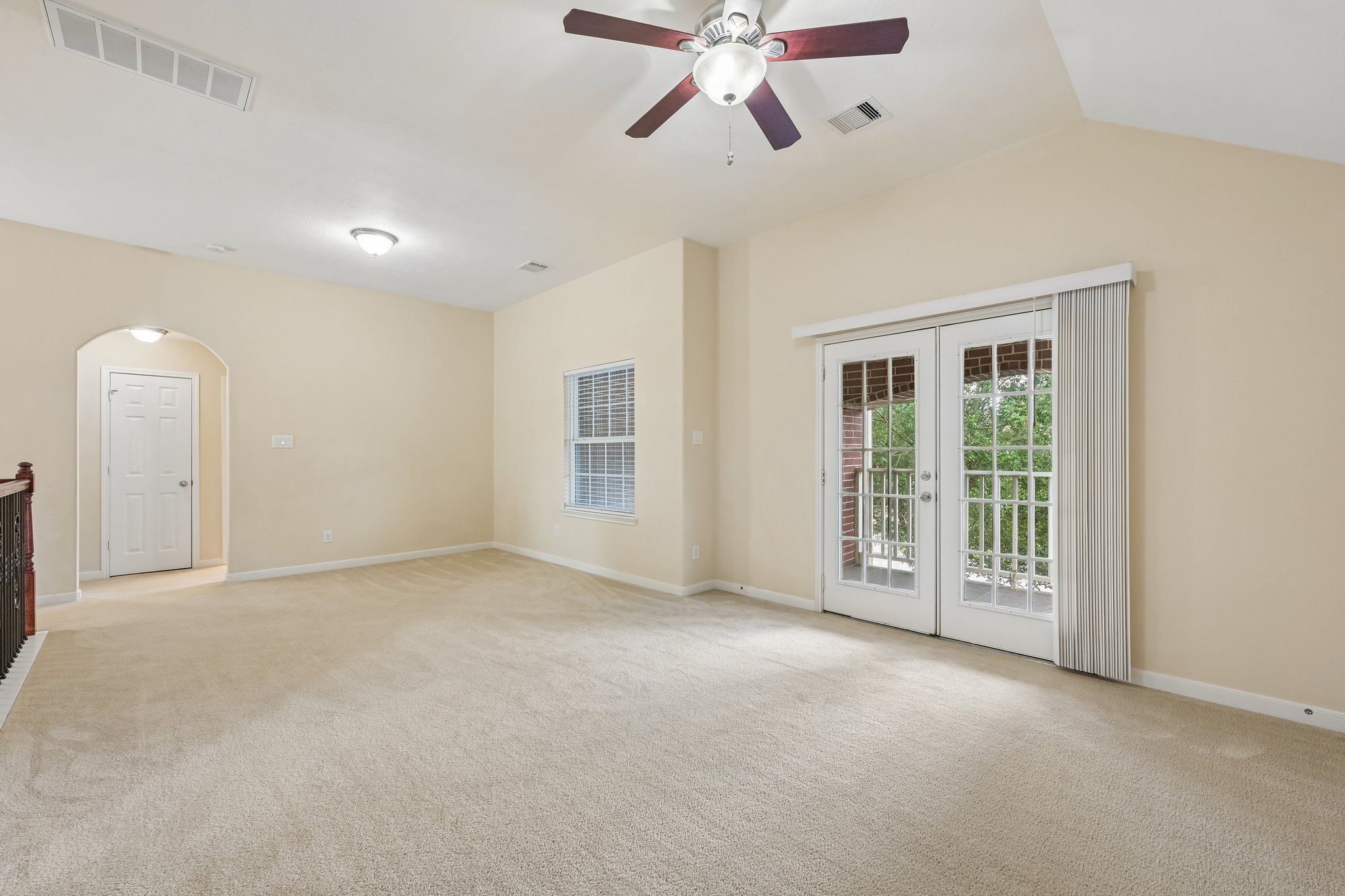 Arlington Pointe Dr-S1308-038.jpg