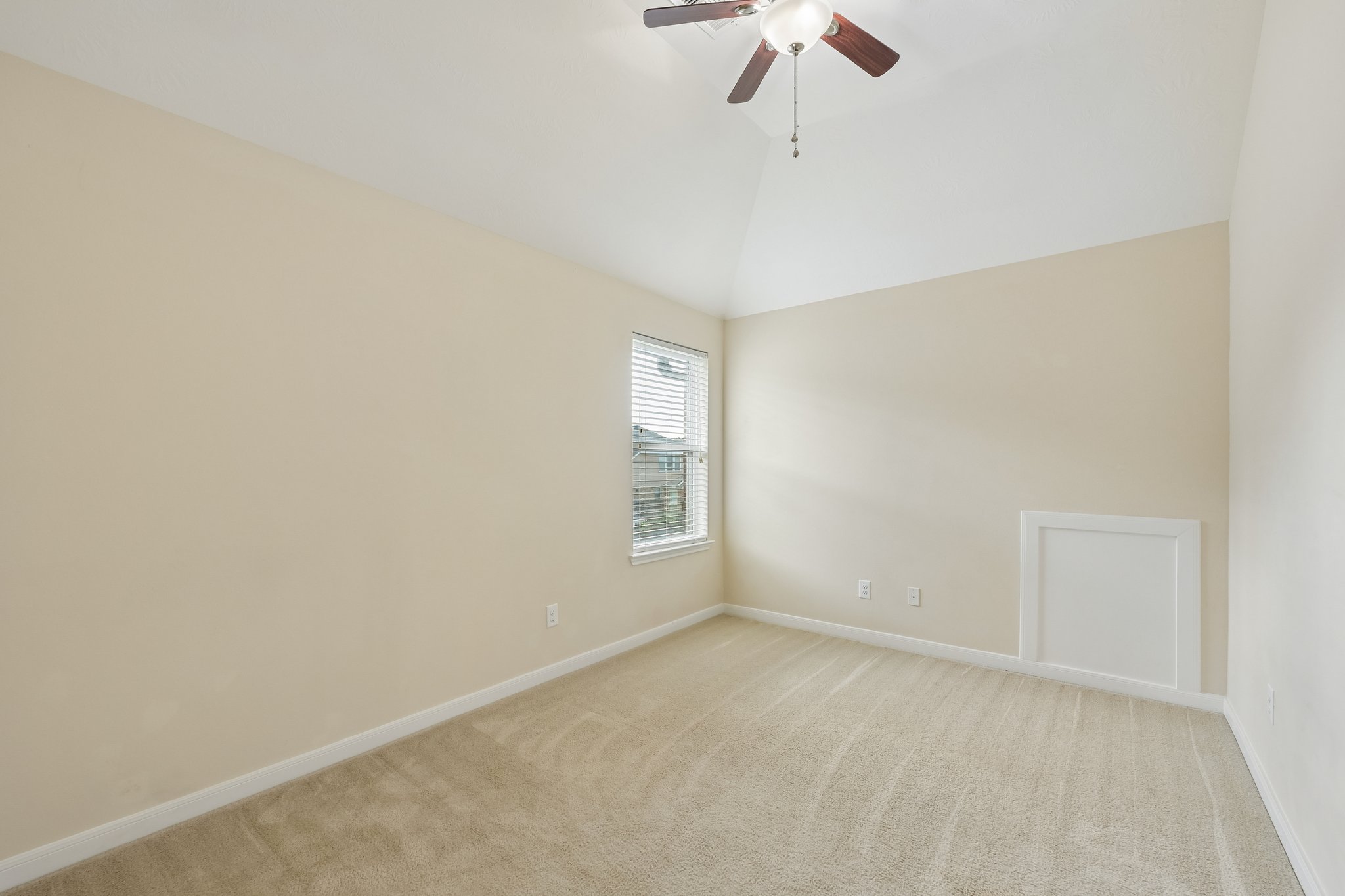 Arlington Pointe Dr-S1308-039.jpg