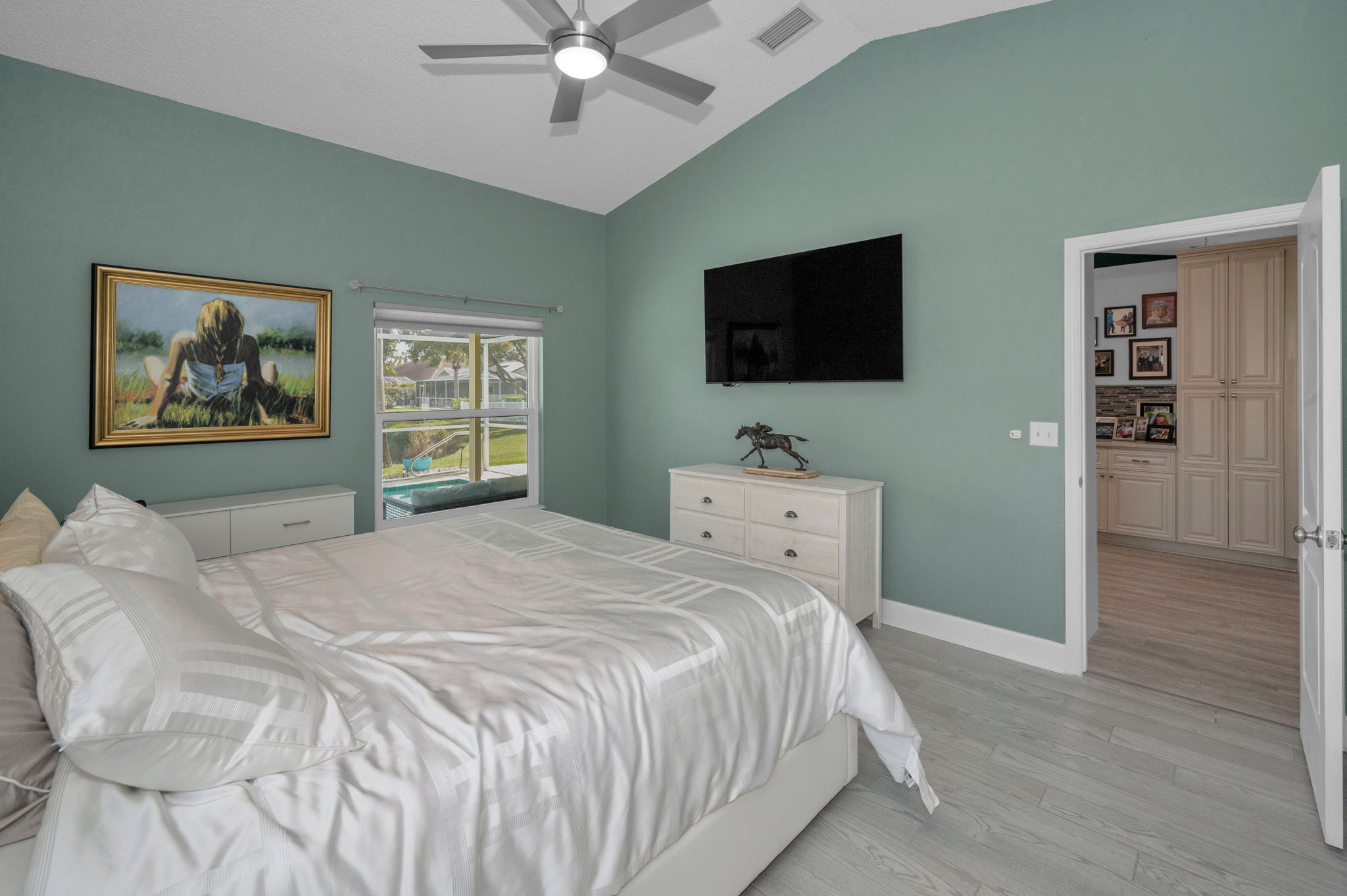 Master Bedroom1b