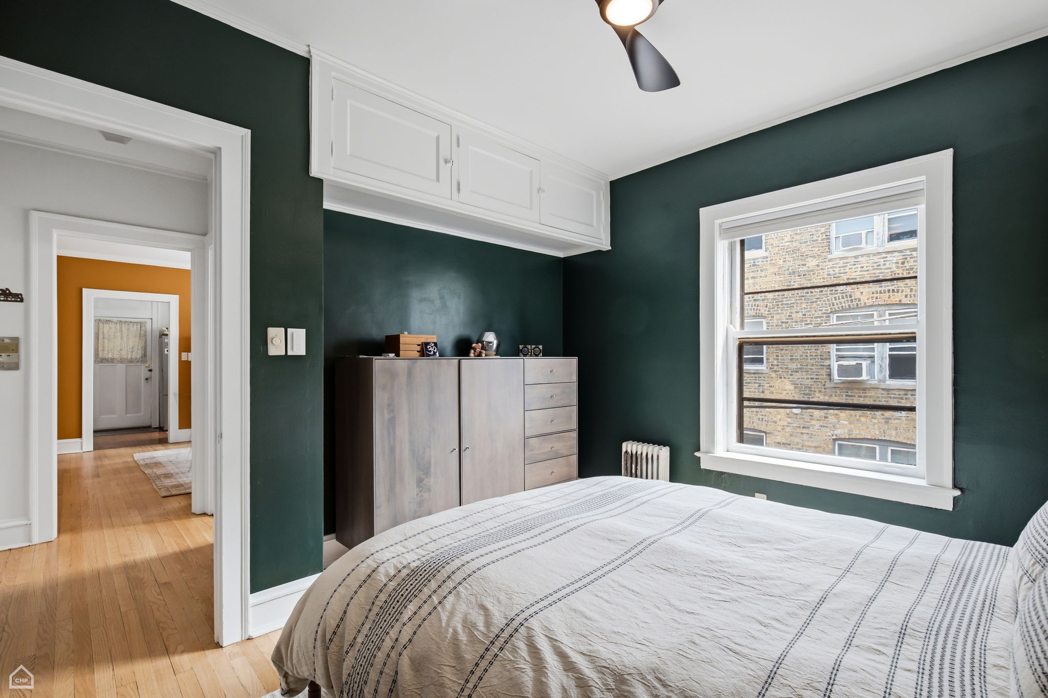 Built-in upper cabinet storage