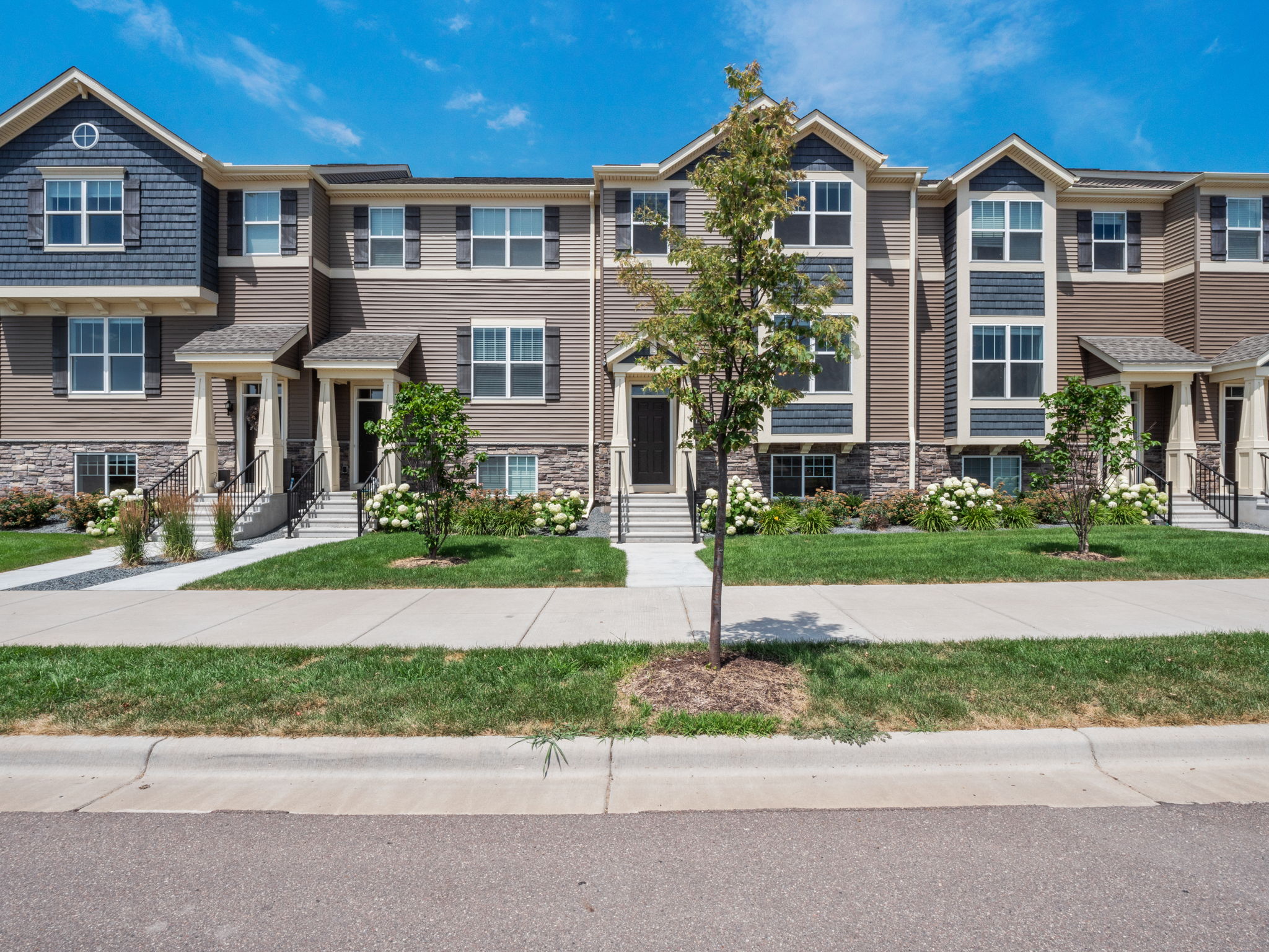  8113 Central Park Way, Maple Grove, MN 55369, US