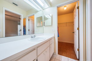Primary Bathroom 1c
