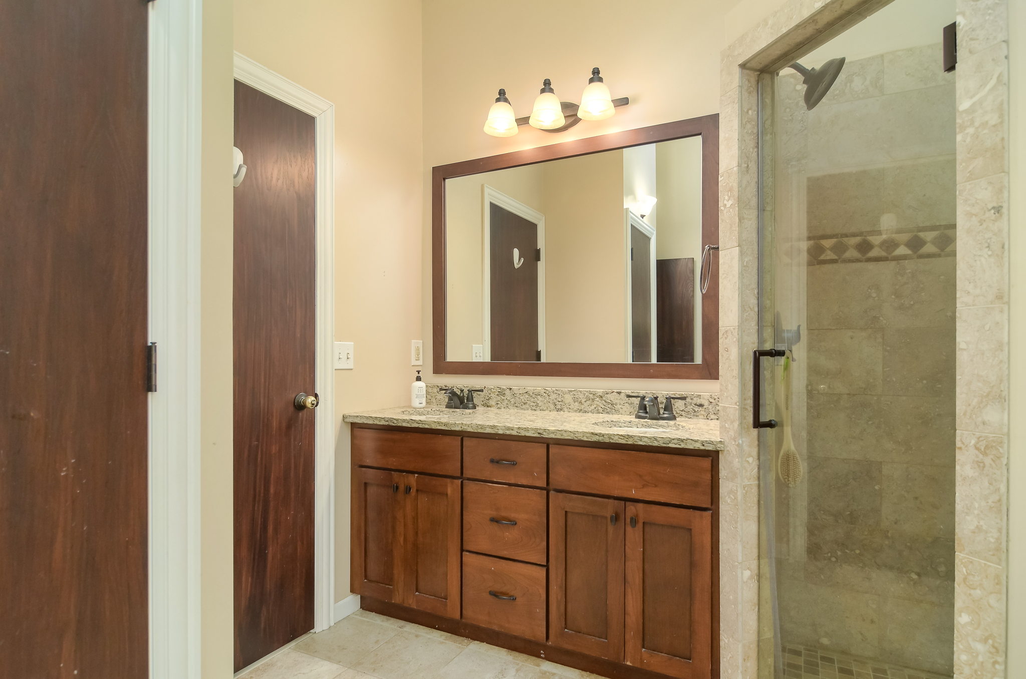 812 Oak Ridge Ct W, Burnsville, MN 55306, USA Photo 36