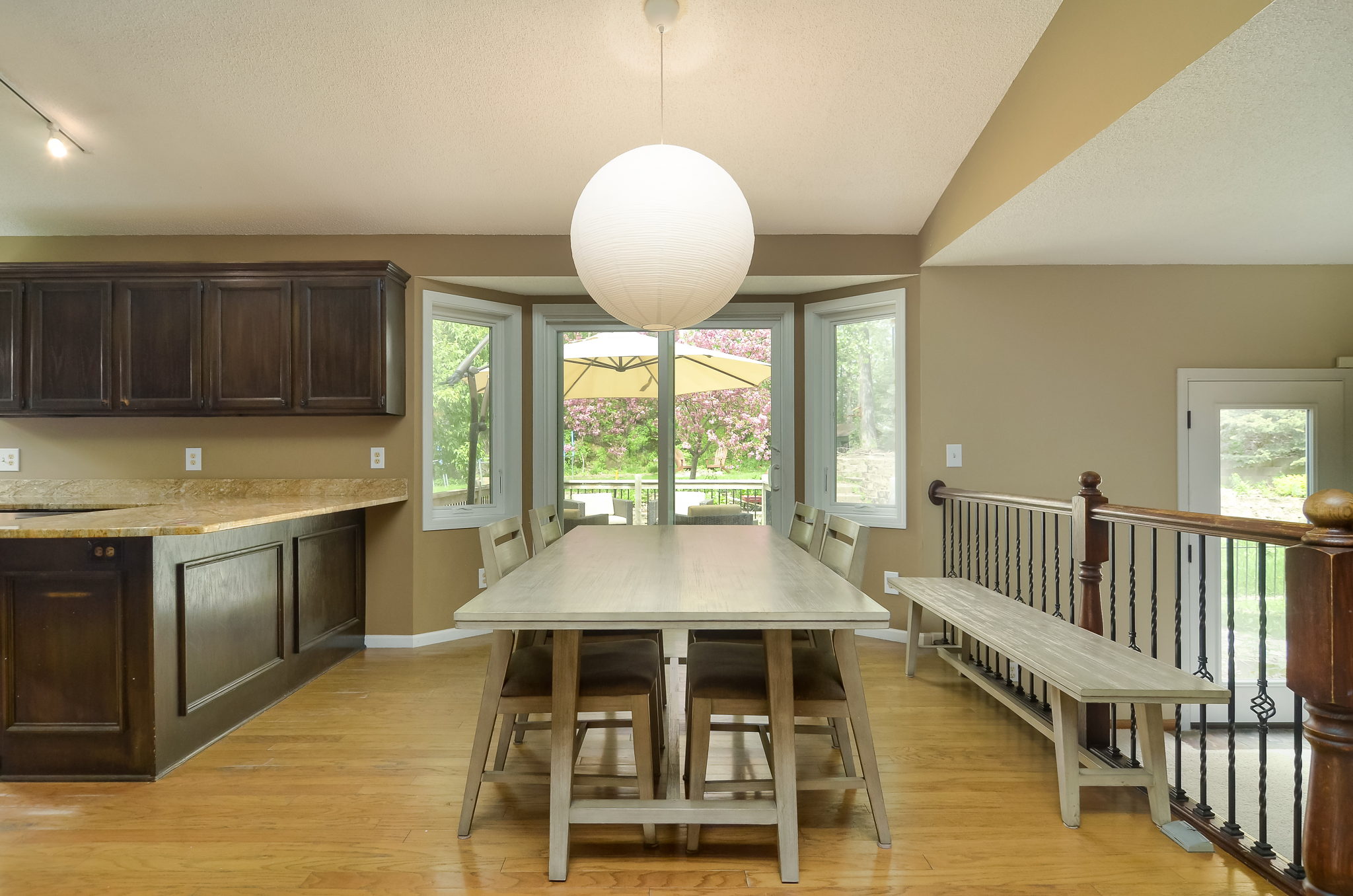 812 Oak Ridge Ct W, Burnsville, MN 55306, USA Photo 10