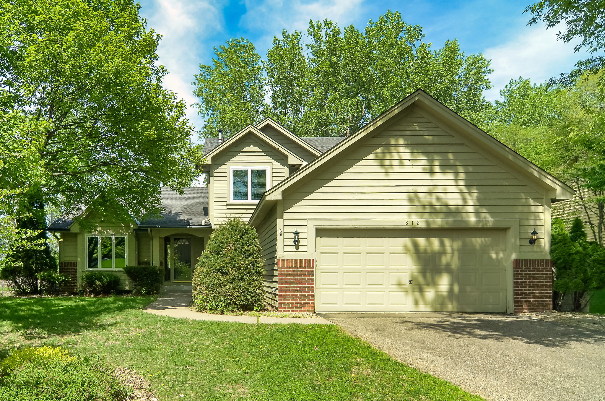 812 Oak Ridge Ct W, Burnsville, MN 55306, USA