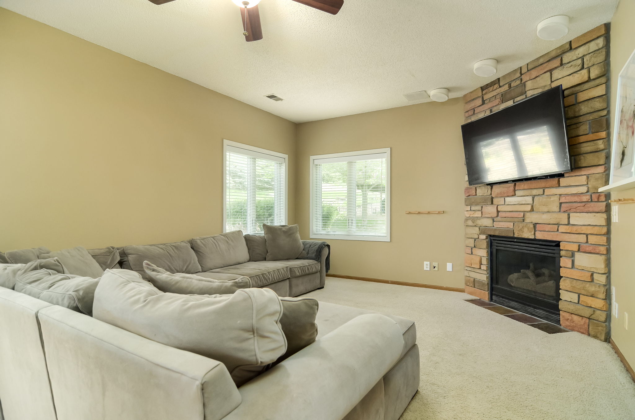 812 Oak Ridge Ct W, Burnsville, MN 55306, USA Photo 23