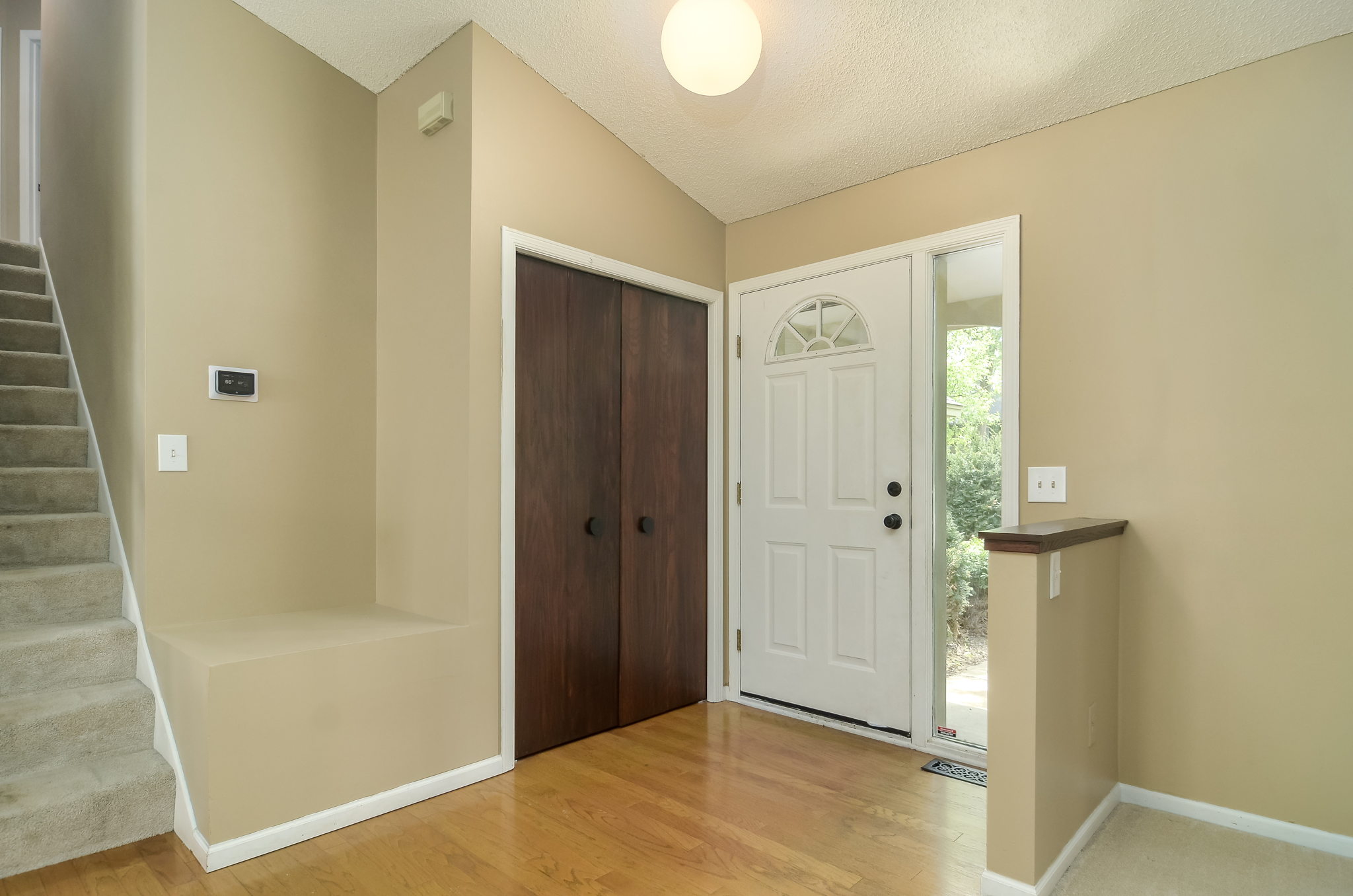 812 Oak Ridge Ct W, Burnsville, MN 55306, USA Photo 3