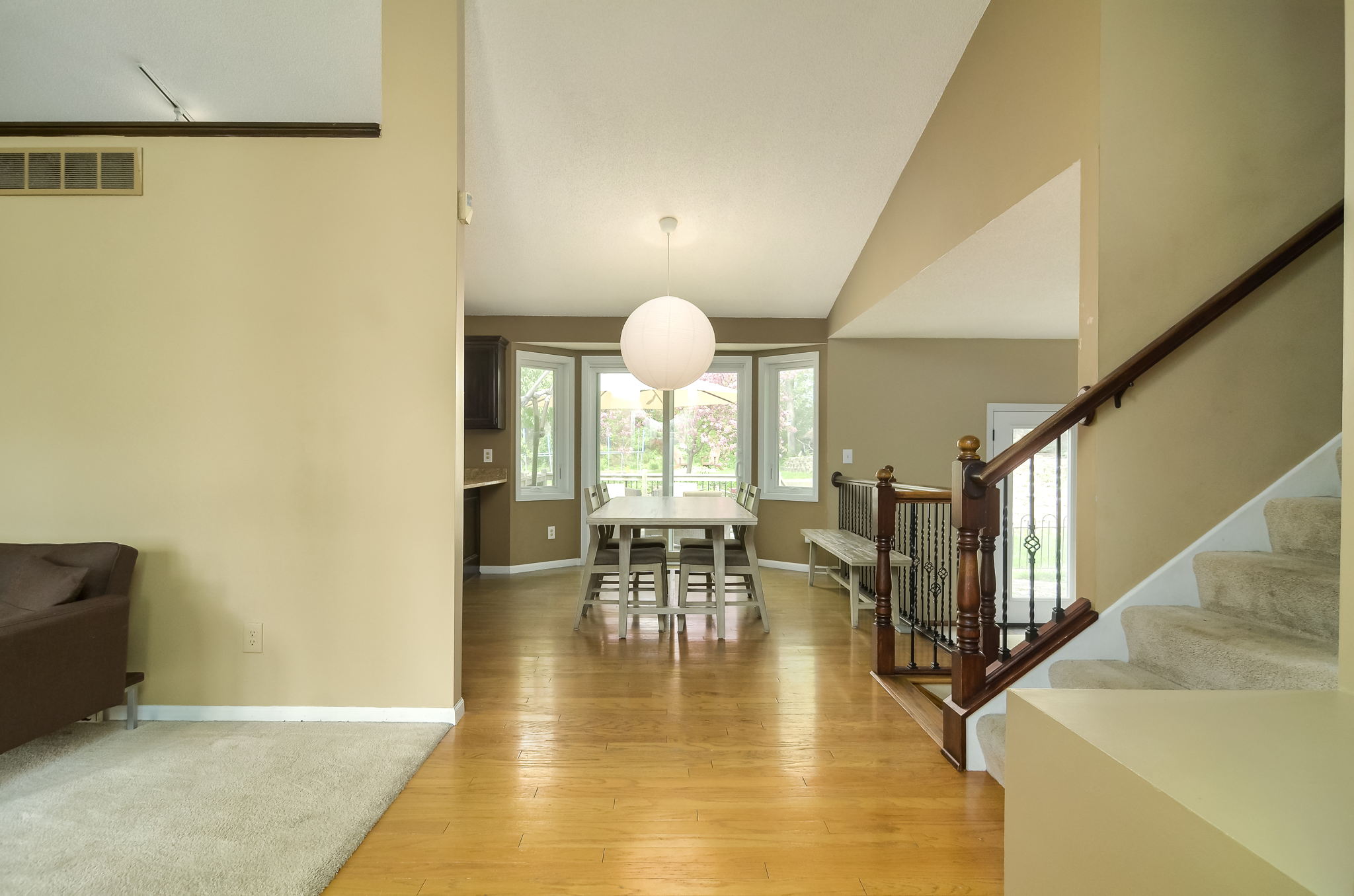 812 Oak Ridge Ct W, Burnsville, MN 55306, USA Photo 7