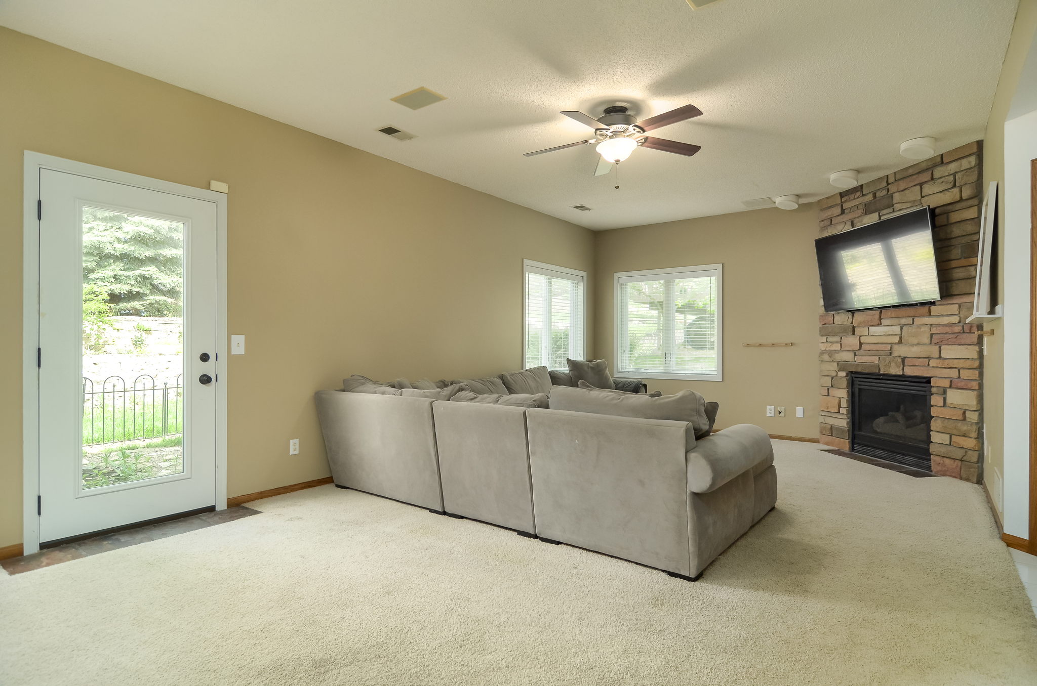 812 Oak Ridge Ct W, Burnsville, MN 55306, USA Photo 22