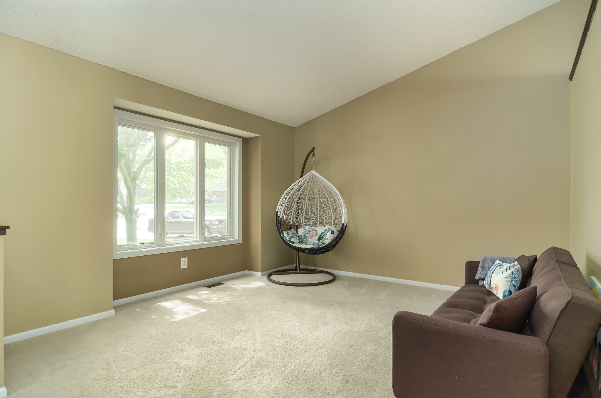 812 Oak Ridge Ct W, Burnsville, MN 55306, USA Photo 5