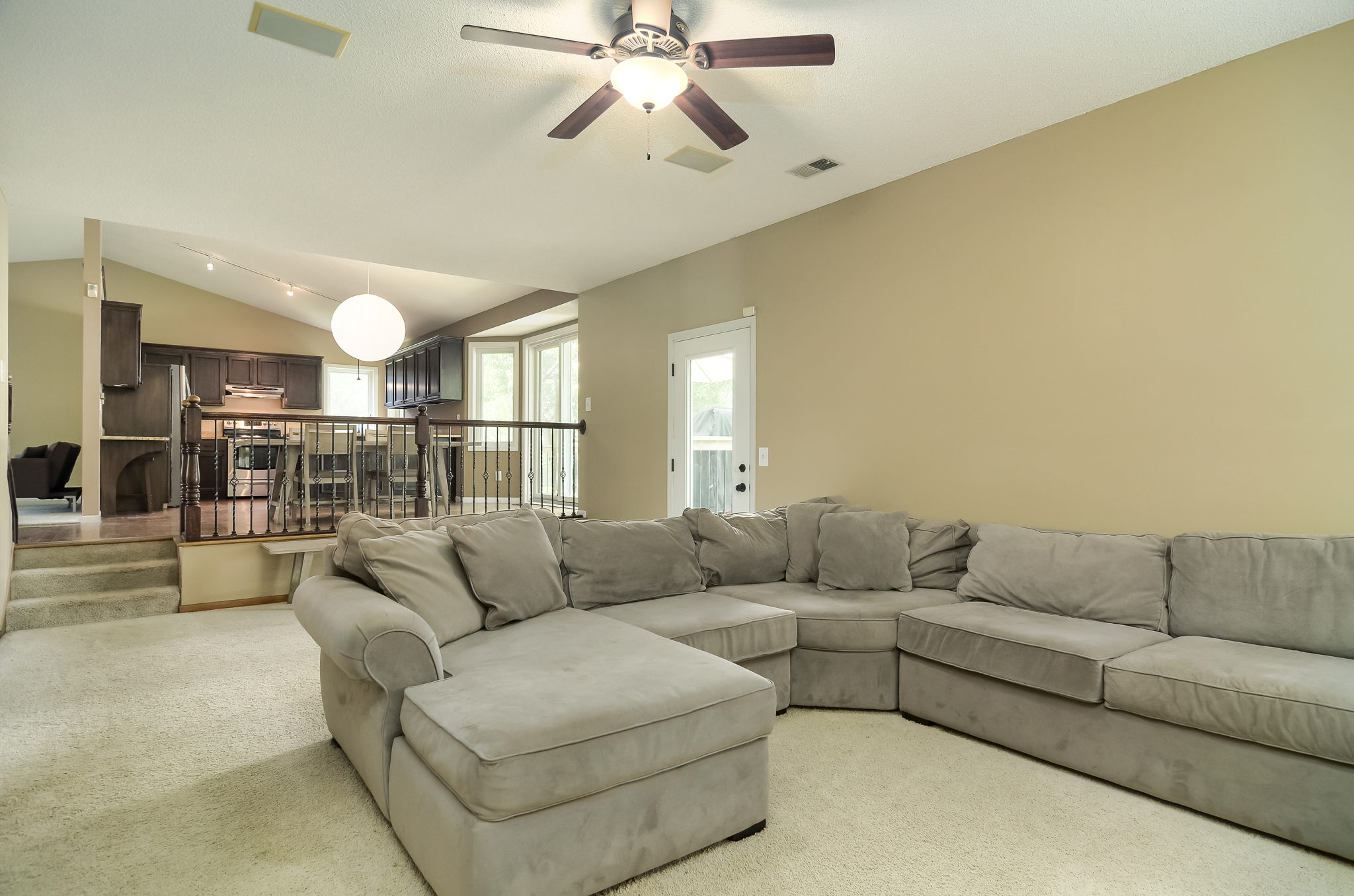 812 Oak Ridge Ct W, Burnsville, MN 55306, USA Photo 26