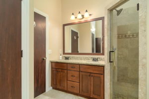 812 Oak Ridge Ct W, Burnsville, MN 55306, USA Photo 35