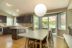 812 Oak Ridge Ct W, Burnsville, MN 55306, USA Photo 10