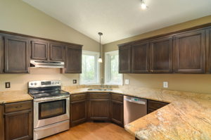 812 Oak Ridge Ct W, Burnsville, MN 55306, USA Photo 19