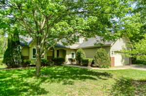 812 Oak Ridge Ct W, Burnsville, MN 55306, USA Photo 1