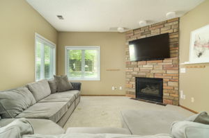812 Oak Ridge Ct W, Burnsville, MN 55306, USA Photo 24