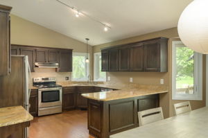812 Oak Ridge Ct W, Burnsville, MN 55306, USA Photo 12