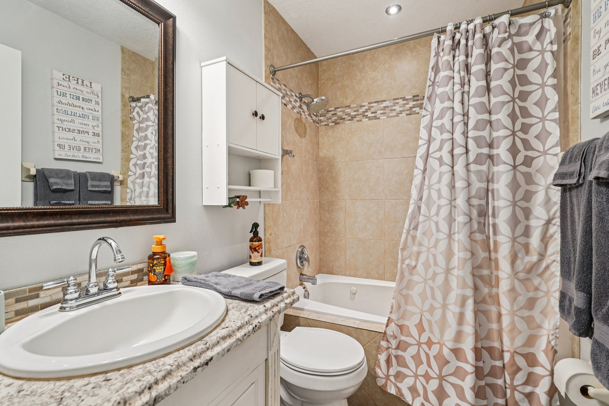 Ridge Ave-S1811-016.jpg