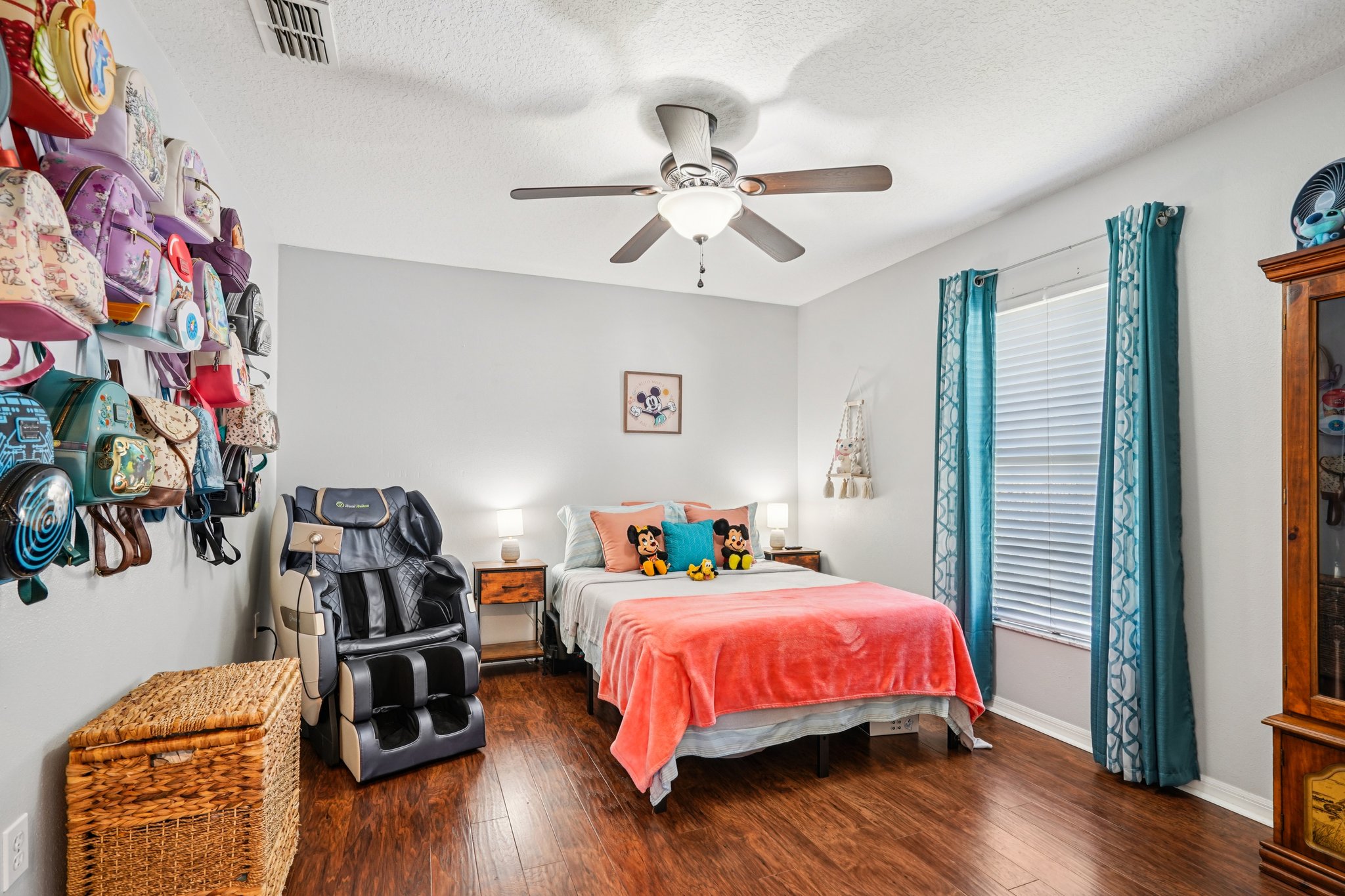 Ridge Ave-S1811-017.jpg