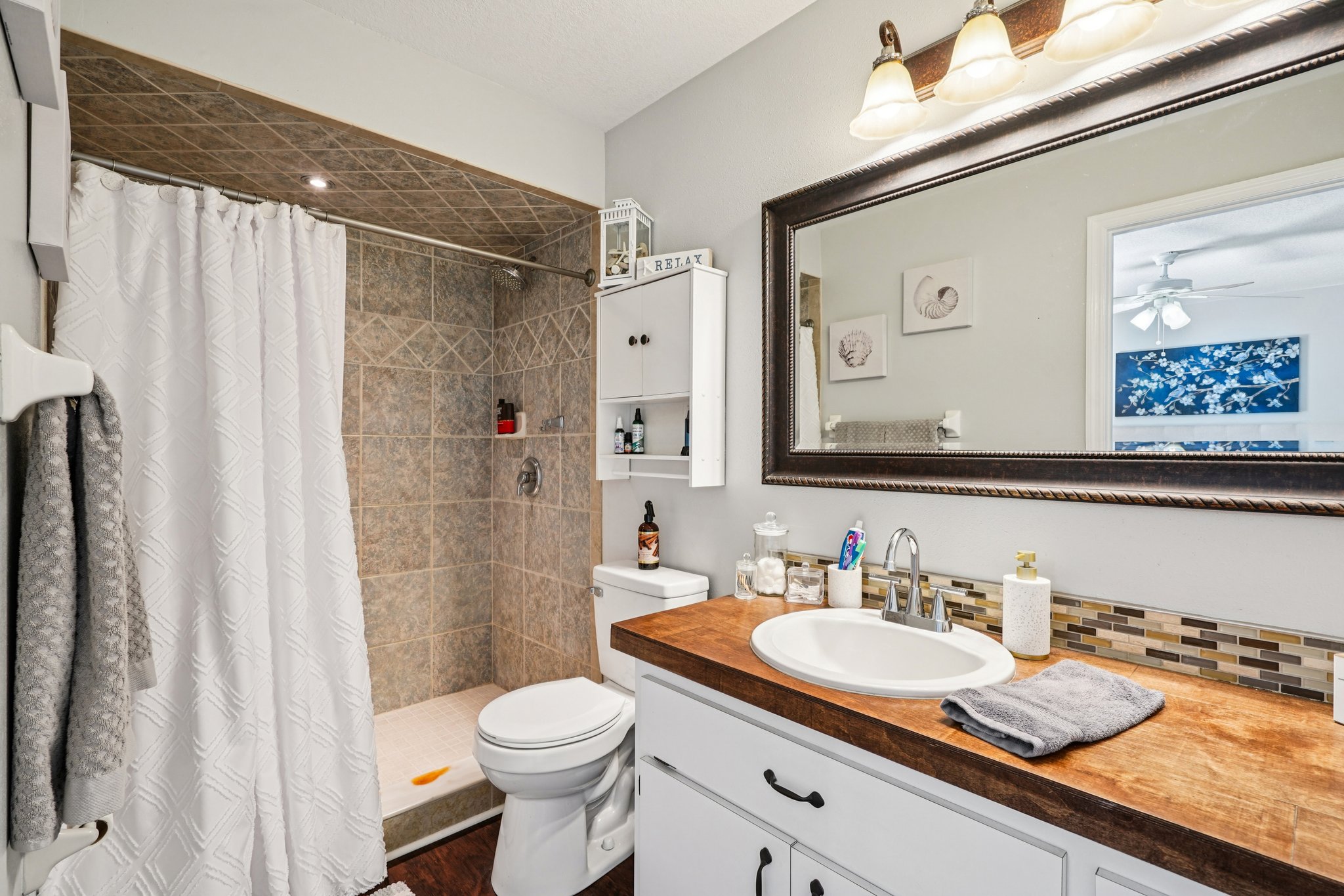 Ridge Ave-S1811-025.jpg