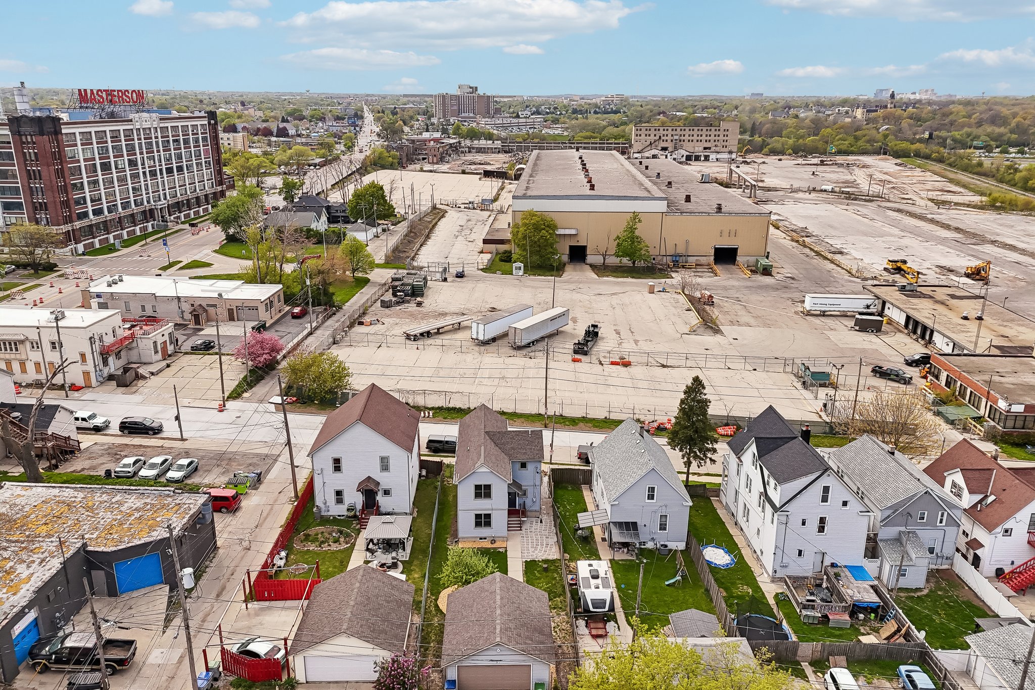 S 39th St-S0805-046.jpg