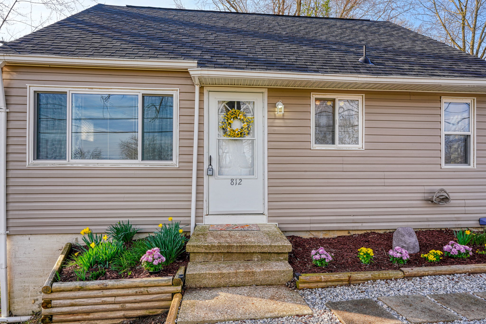 812 Spring St (60)
