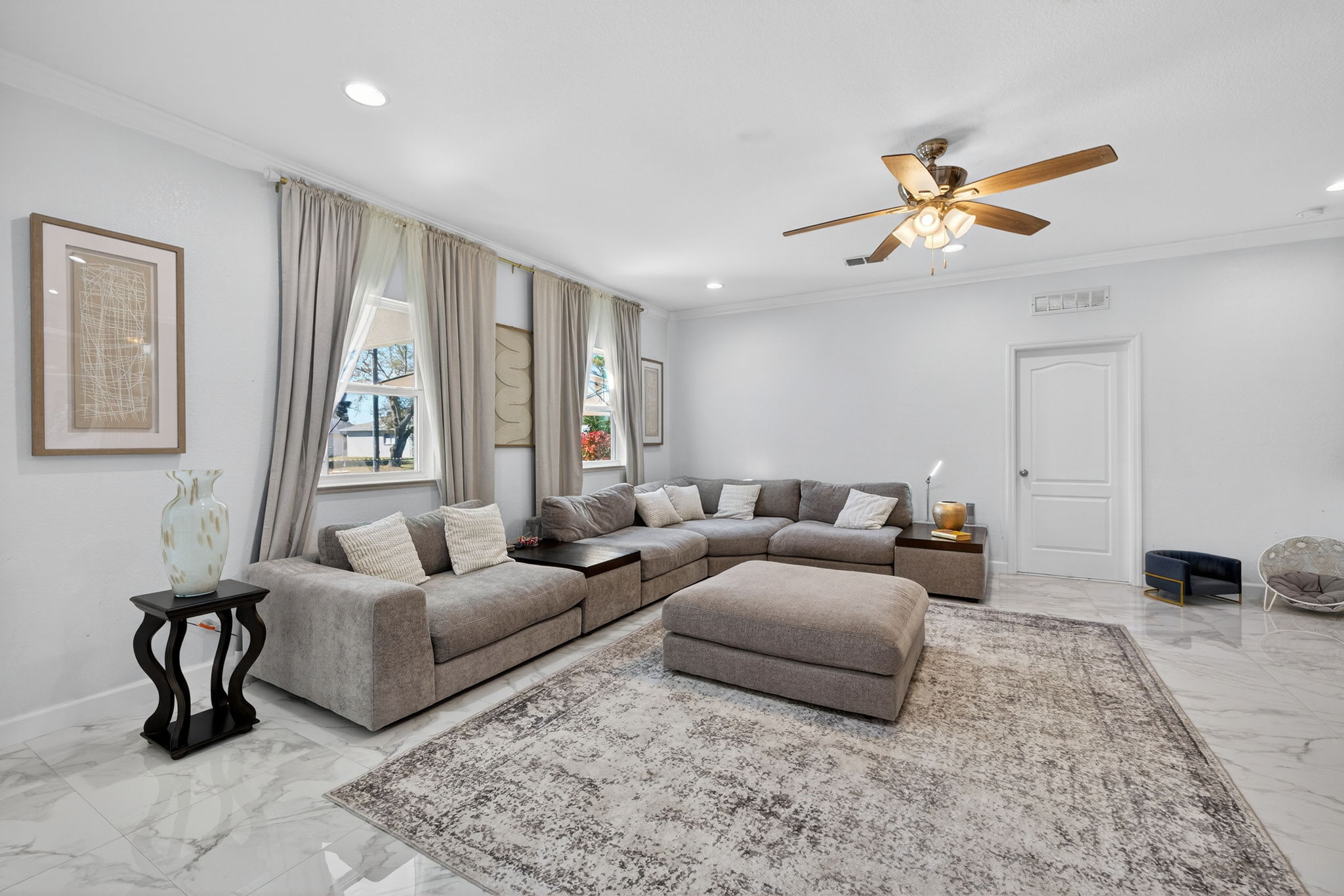 Living Room 1 of 3 -r