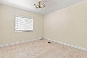 013_F8_812 W Clover Rd