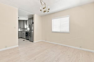 014_F8_812 W Clover Rd