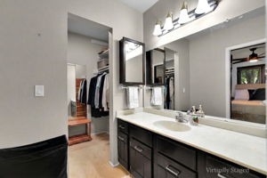 Primary En-Suite Bathroom & Walk-In Closet