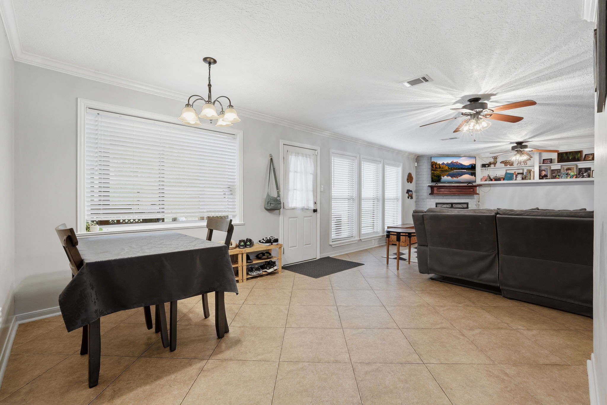 Living Room/Dining Room