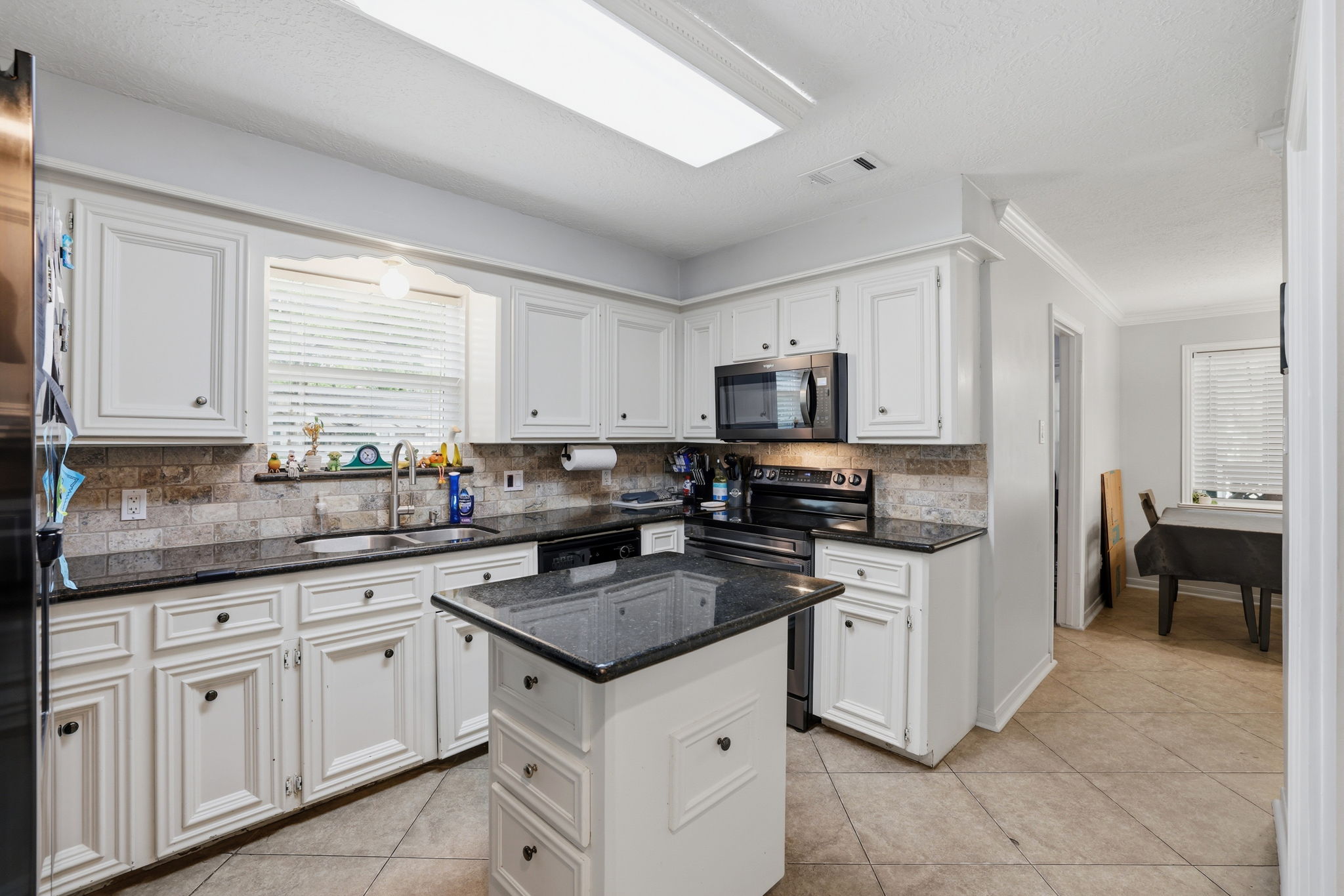 Kitchen/Breakfast Area