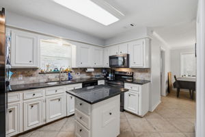 Kitchen/Breakfast Area