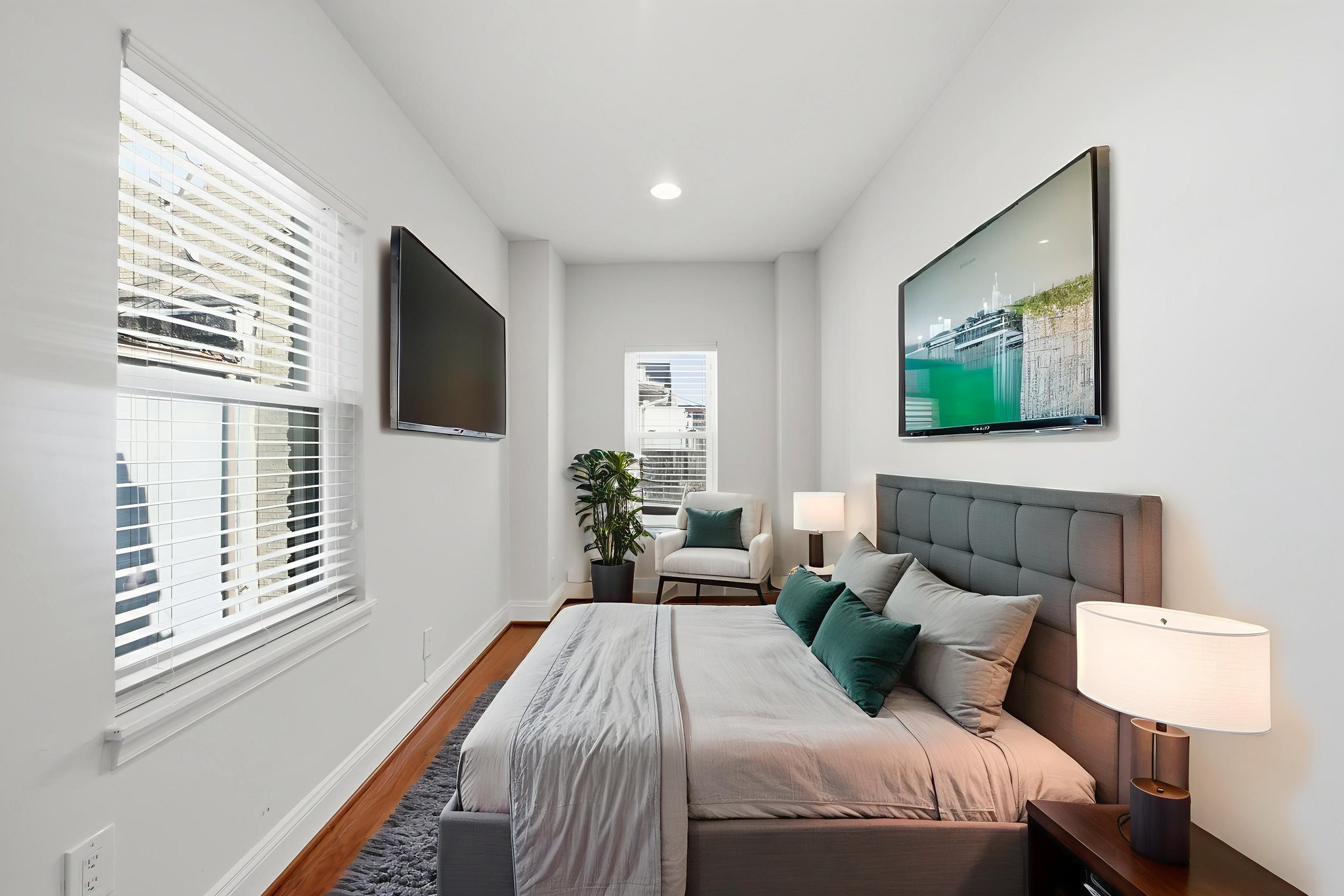 DSC03279 virtually staged.jpeg