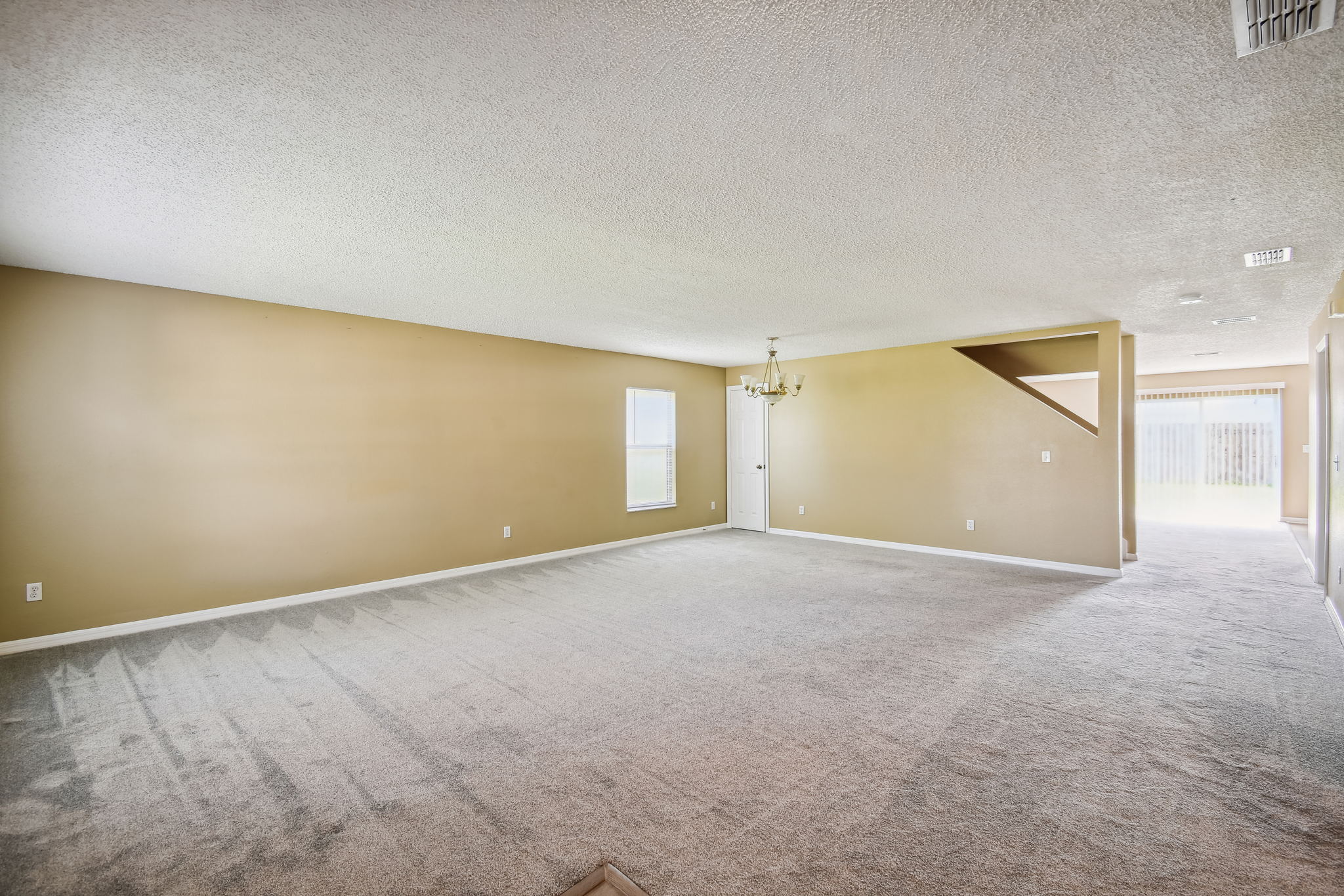 Formal living & dining rooms