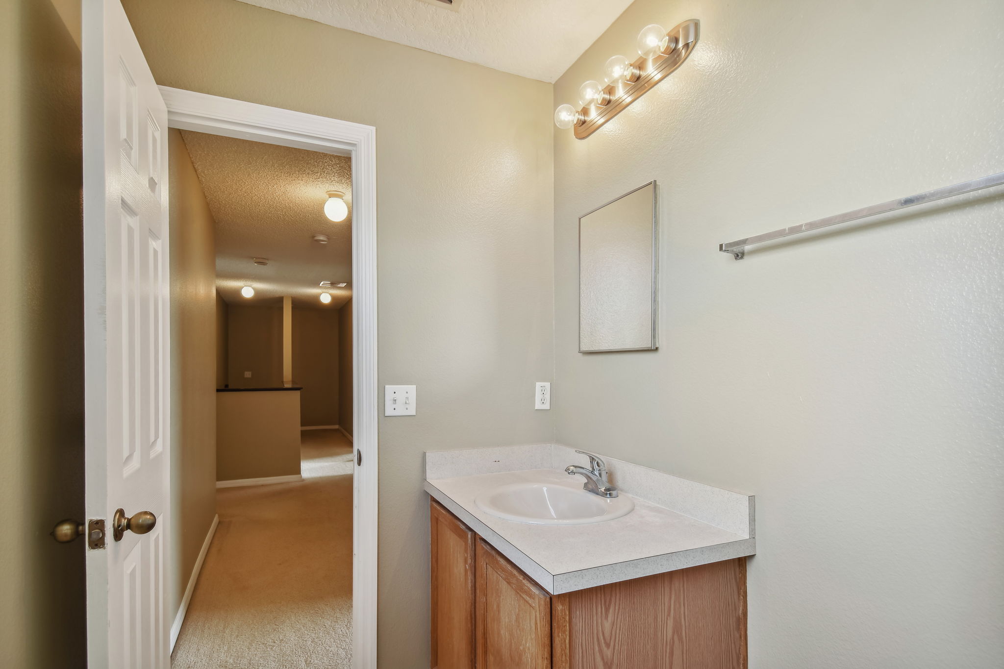 2nd floor full bathroom