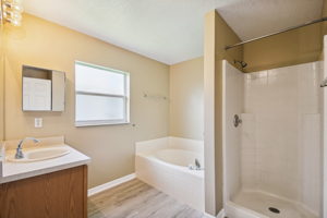 En suite master bathroom