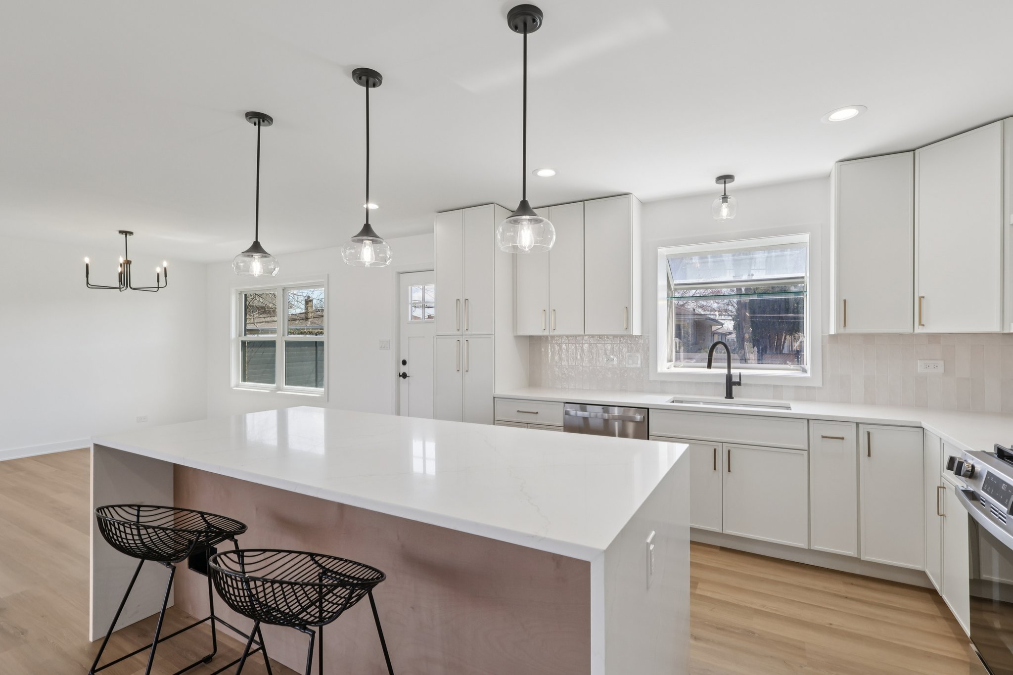 W Rascher Ave-S2803-008.jpg