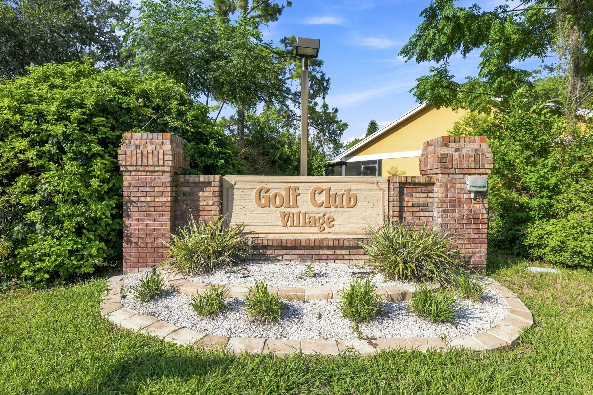Golf Club Village