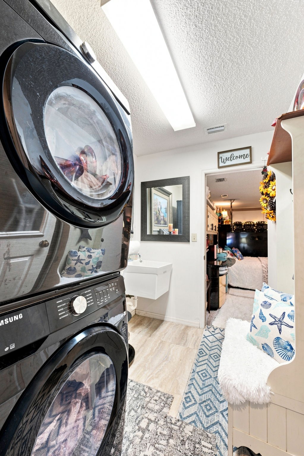 Laundry Room1b